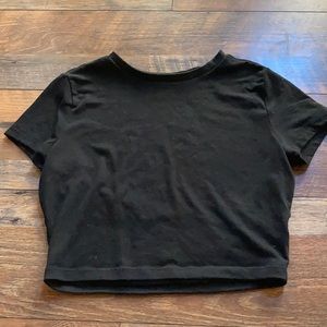 Black cropped tee